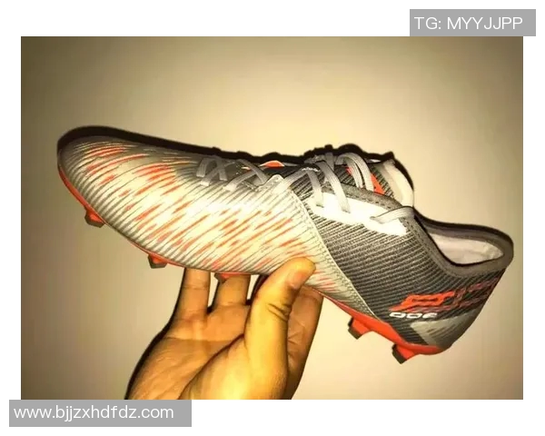 球星专属定制足球鞋：性能与个性完美融合的顶级选择