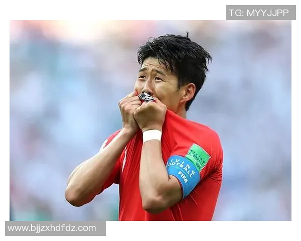 足球巨星明信片收藏全纪录 揭开球场英雄背后的独特魅力与精彩瞬间